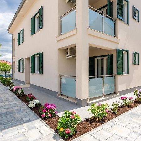 Divine Apartments Baska  Ngoại thất bức ảnh
