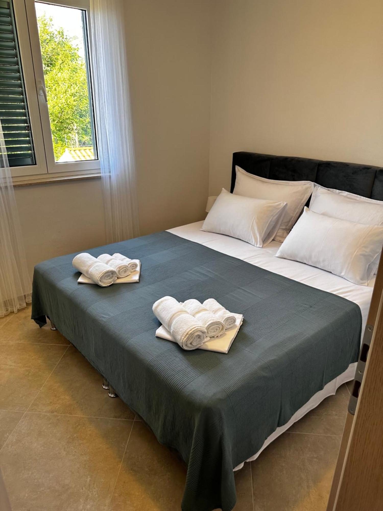 Divine Apartments Baska  Ngoại thất bức ảnh